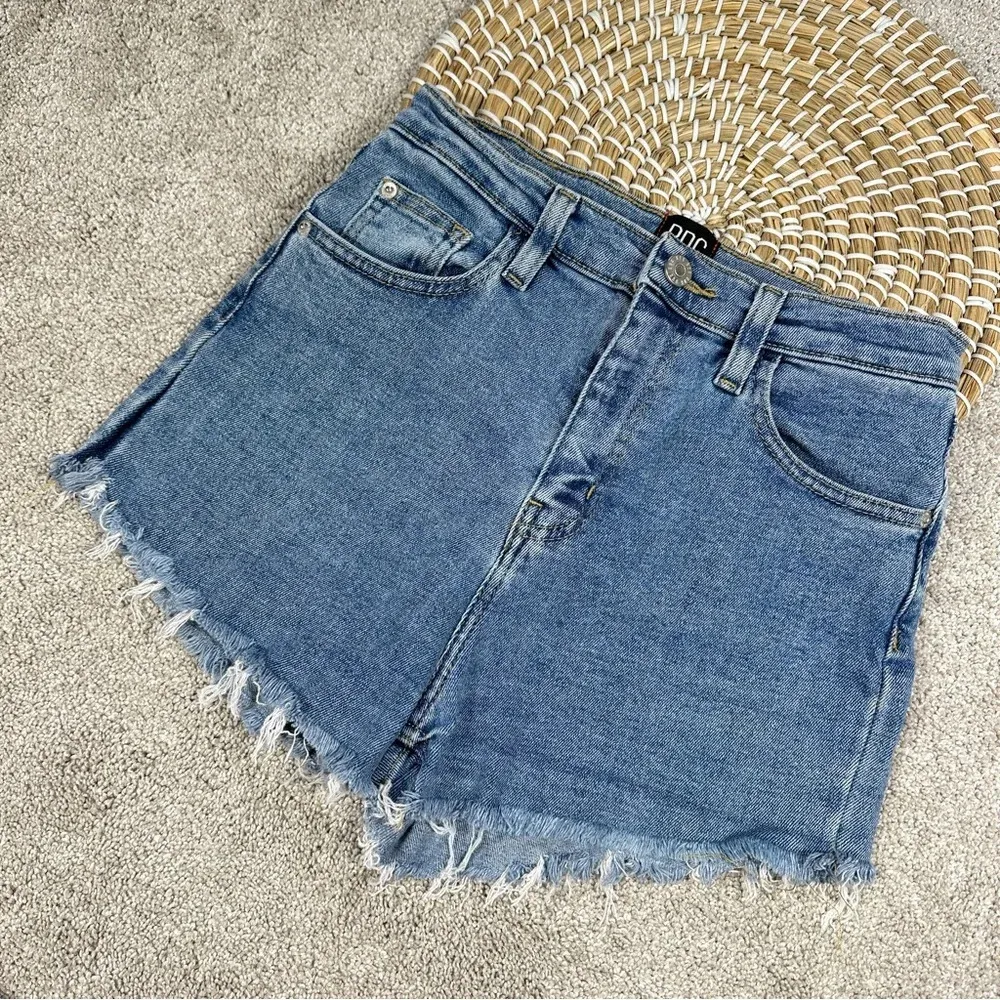 BDG Urban Outfitters Girlfriend High Rise Jeans Denim Shorts Blue Size 27 - Image 4