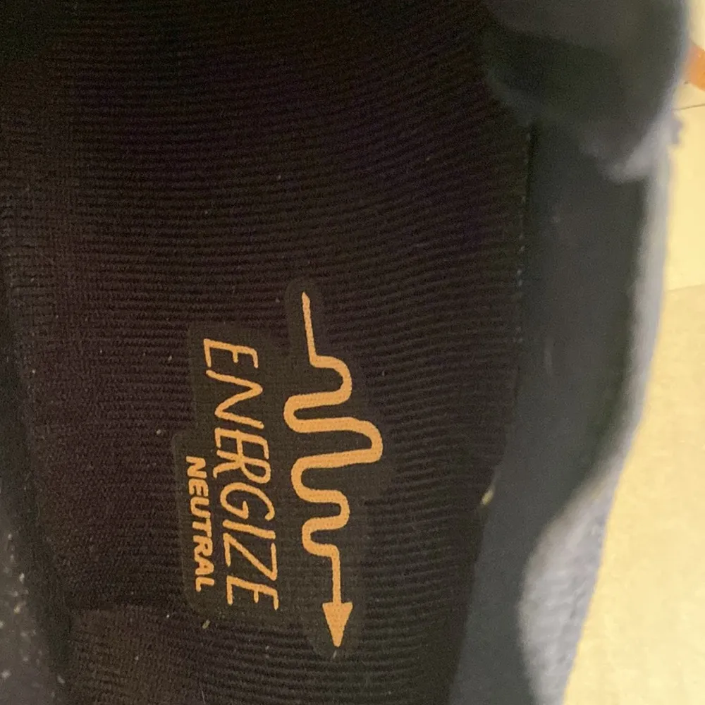 Brooks  Levitate 3 Sneakers - Image 10