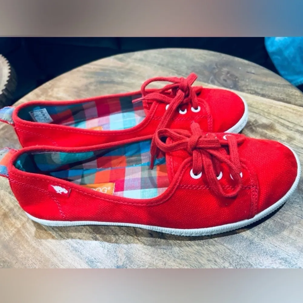 ROCKET DOG WOMENS FLATS SHOES IN RED preloved but like new condition. In size 8 - Image 4