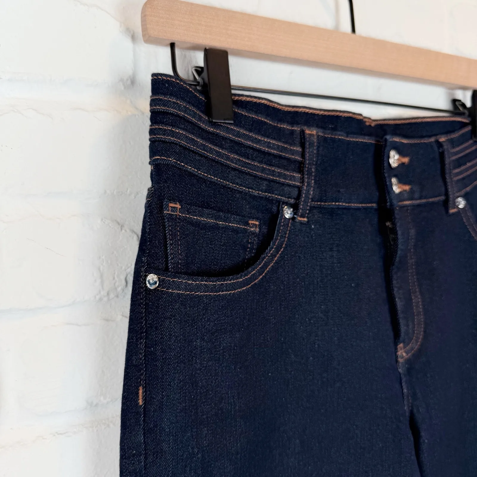 Express Jeans Dark Wash Blue '70s Flare Mid Rise Hyper Sculpt Stretch Denim 8R - Image 6