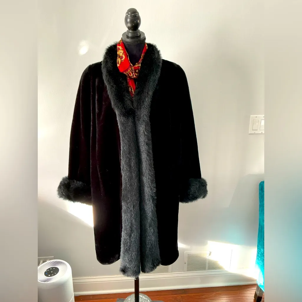ELEGANT FAUX FUR COAT 🌹🌹🌹 Black Size undefined - Image 3