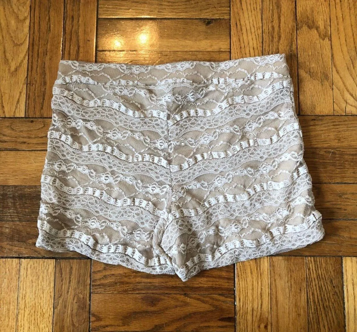 Lace High Waist Shorts Tan Size L - Image 2