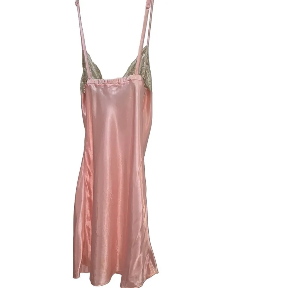 Victoria’s Secret pink satin robe and chemise with beige lace. Pink label.Size S - Image 5
