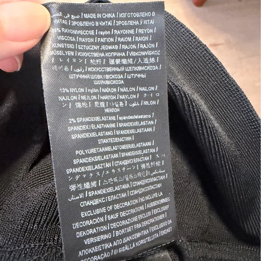 Elegant Black Long Sleeve Dress - Image 5