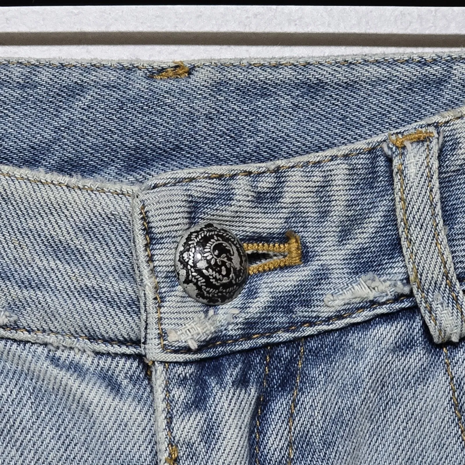 Sea New York Women's High Rise Flare Light Wash Jeans Raw Hem Size 2 100% Cotton Blue - Image 3