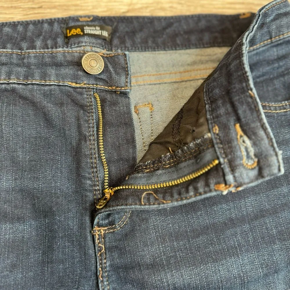 Lee Women's Classic Fit Straight Leg Jeans Dark Blue Heavy Denim 32 Mid Rise Zip - Image 5