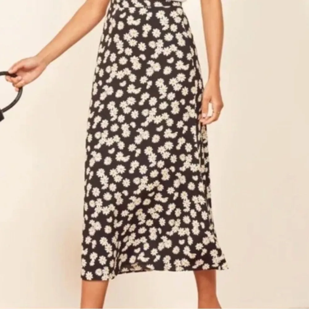REFORMATION Bea Daisy Daisies Midi Skirt Black 0 - Image 13