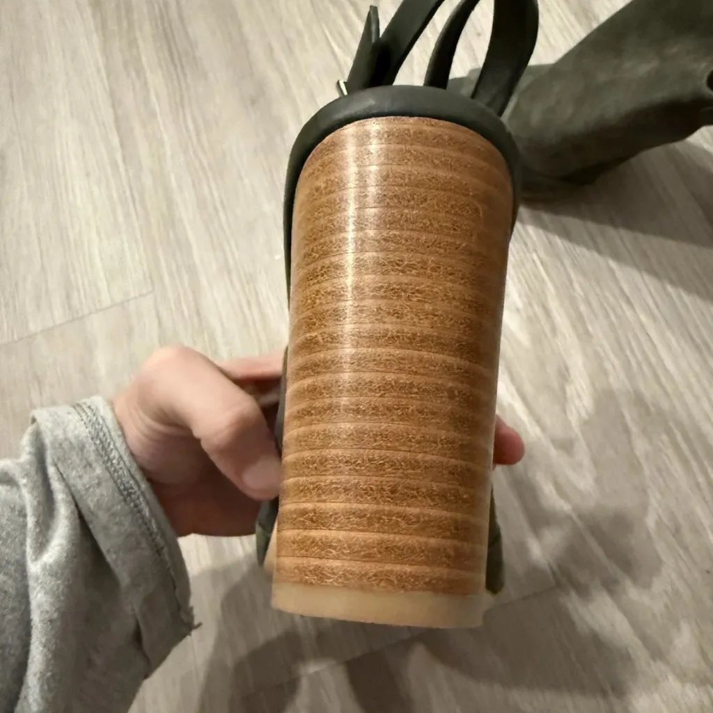 Elegant White House Black Market Green Women's Heels - Image 10