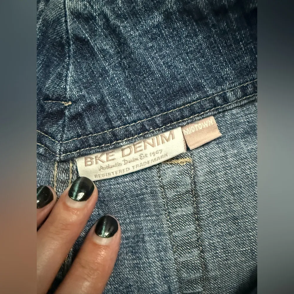 Vintage 90s BKE Midtown low rise button fly denim jean shorts, size 30 - Image 9