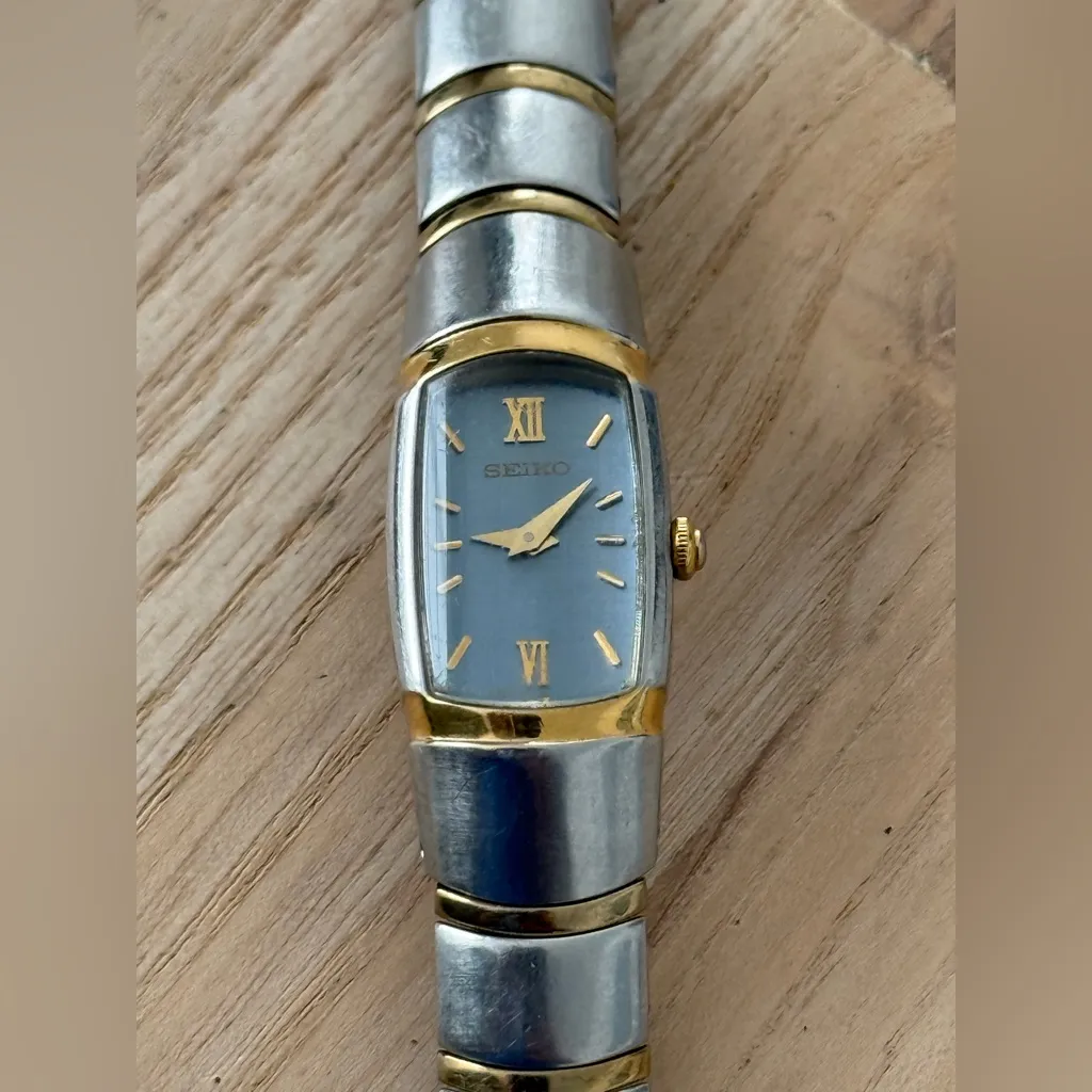 Seiko Rare Curved Crystal Vintage Watch Light Blue Dial Two-Tone Bracelet - Image 4