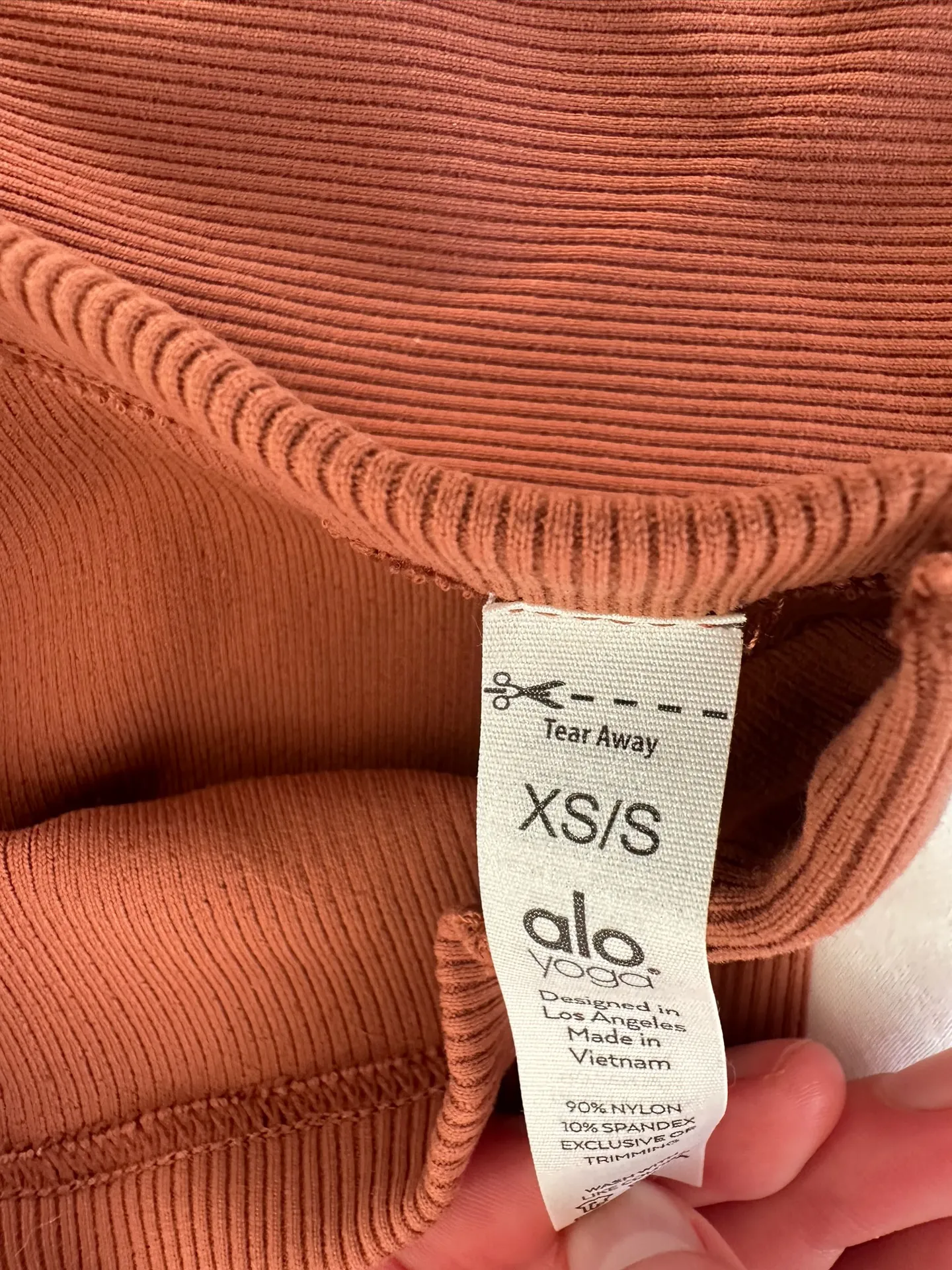 Alo Ribbed Arm Sleeves - Image 4