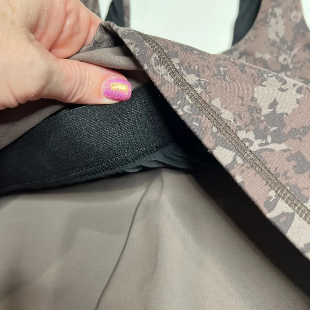 Varley sports bra size l - Image 4