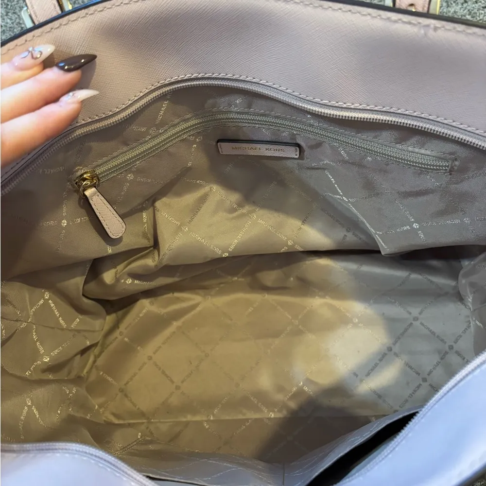 Michael Kors  Gilly Large Drawstring Travel Tote Bag - Image 3