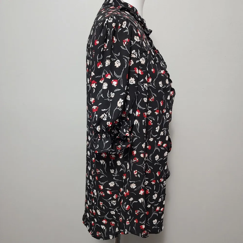 Worthington black red floral ruffle button down size large - Image 2