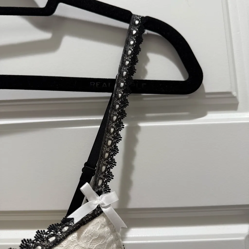 Vintage White and Black Lace Corset Lingerie Garter Belt Bride Wedding Honeymoon Size M - Image 4