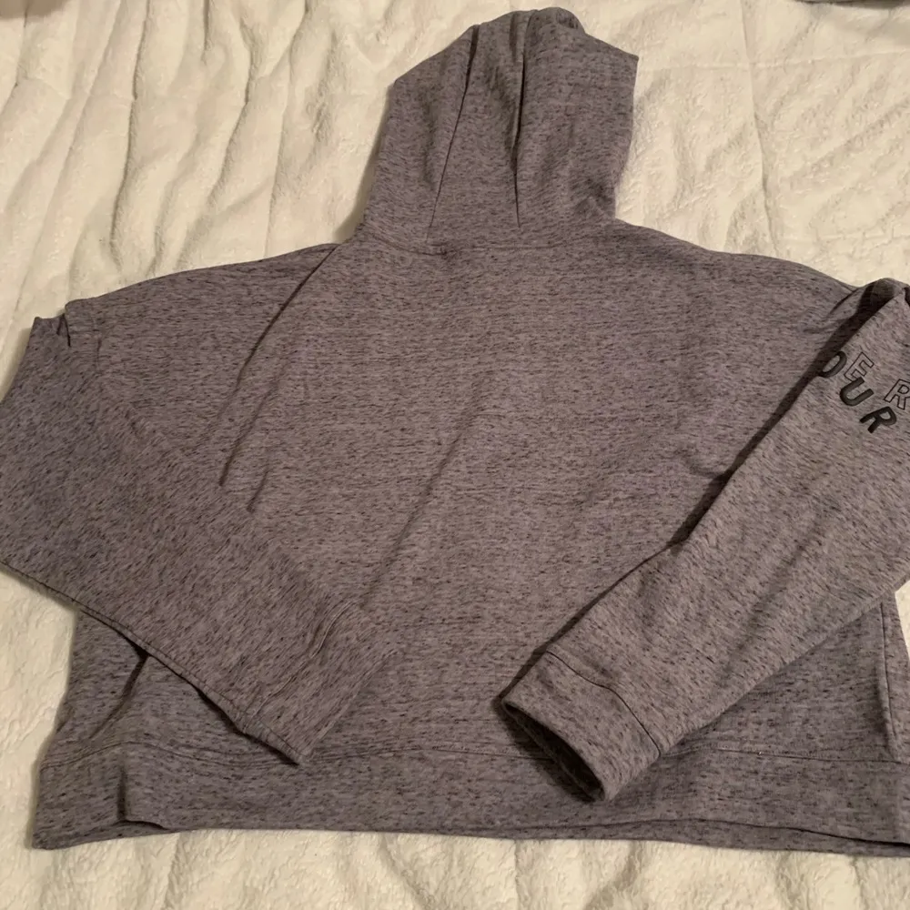 Under Armour 1/4 zip Cropped Hoodie - Image 2