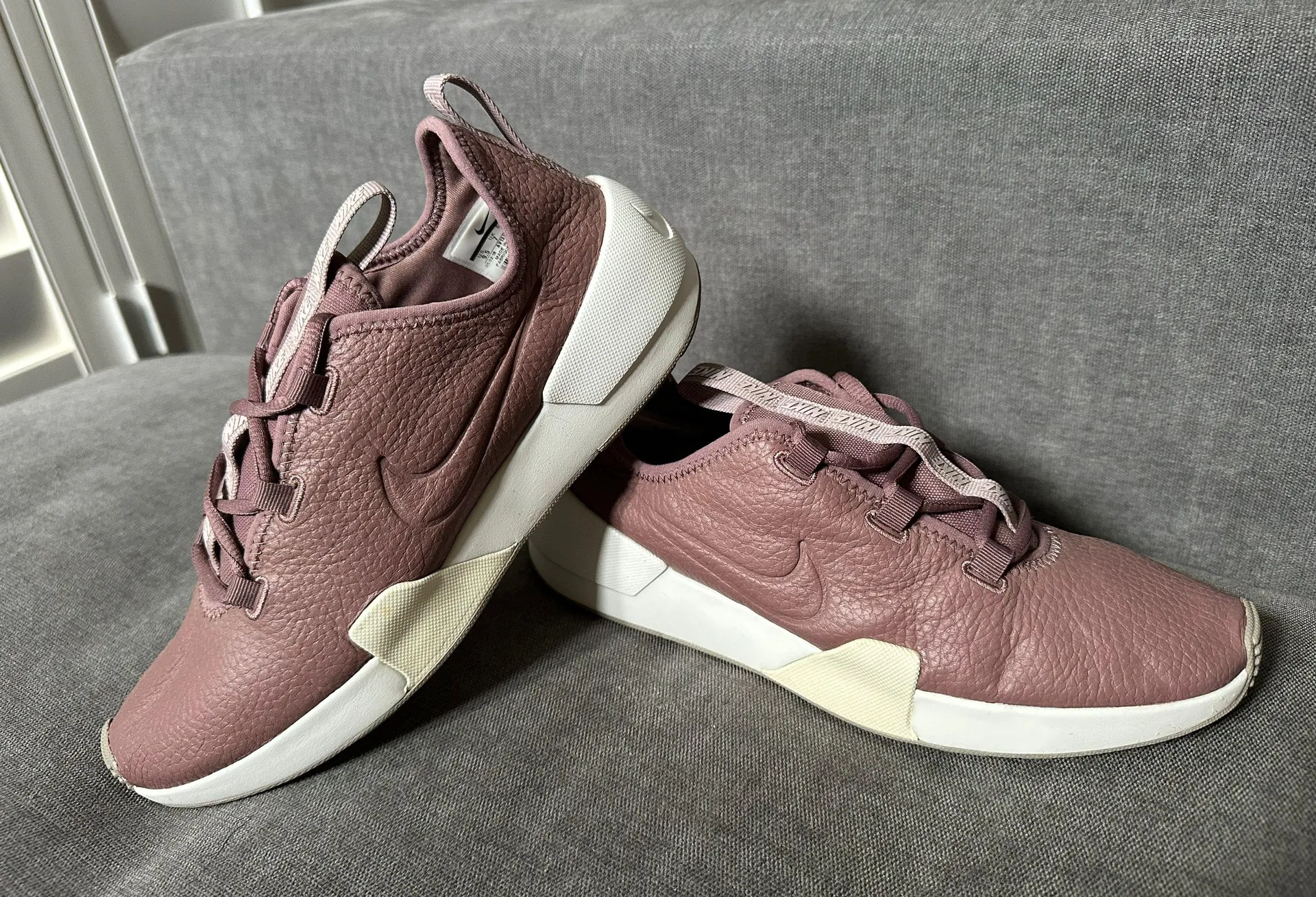 Women’s  Sneakers Size 9.5 - Image 4