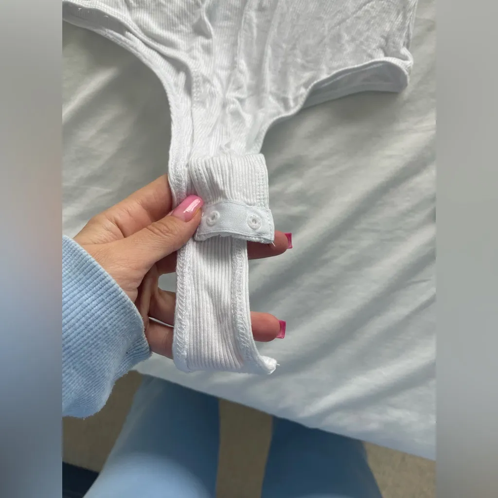 NWOT BOZZOLO WHITE RIBBED V CUT BODYSUIT S - Image 7