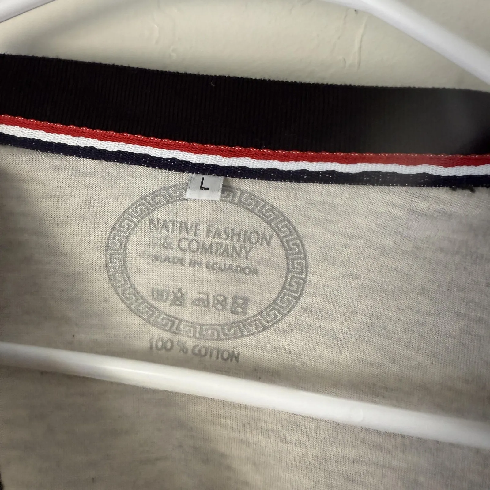 Native‎ Fashion & Company Shirt Large Gray Black Wolf Graphic Tribal Native - Image 4