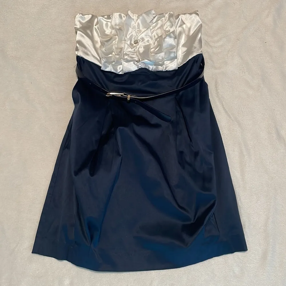 Y2K- Body Central Strapless Dress- Frilly White & Navy with Pockets- Size M- NWT - Image 3