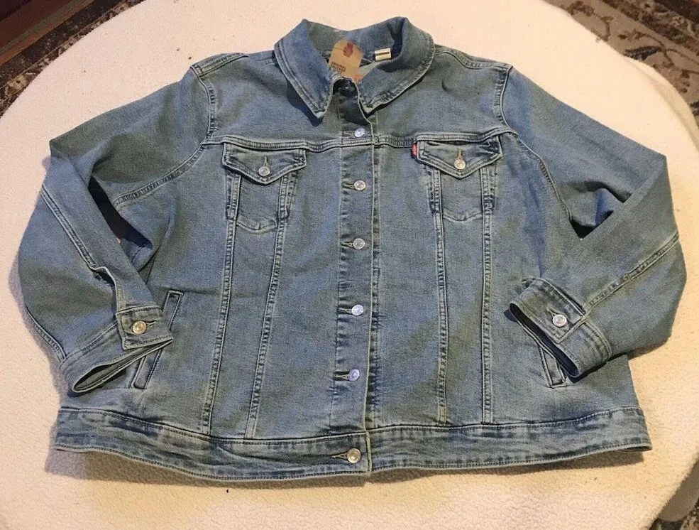 Levi's Women's Plus Size Original Trucker Denim Jacket Size 4X Lighter Blue New - Image 9