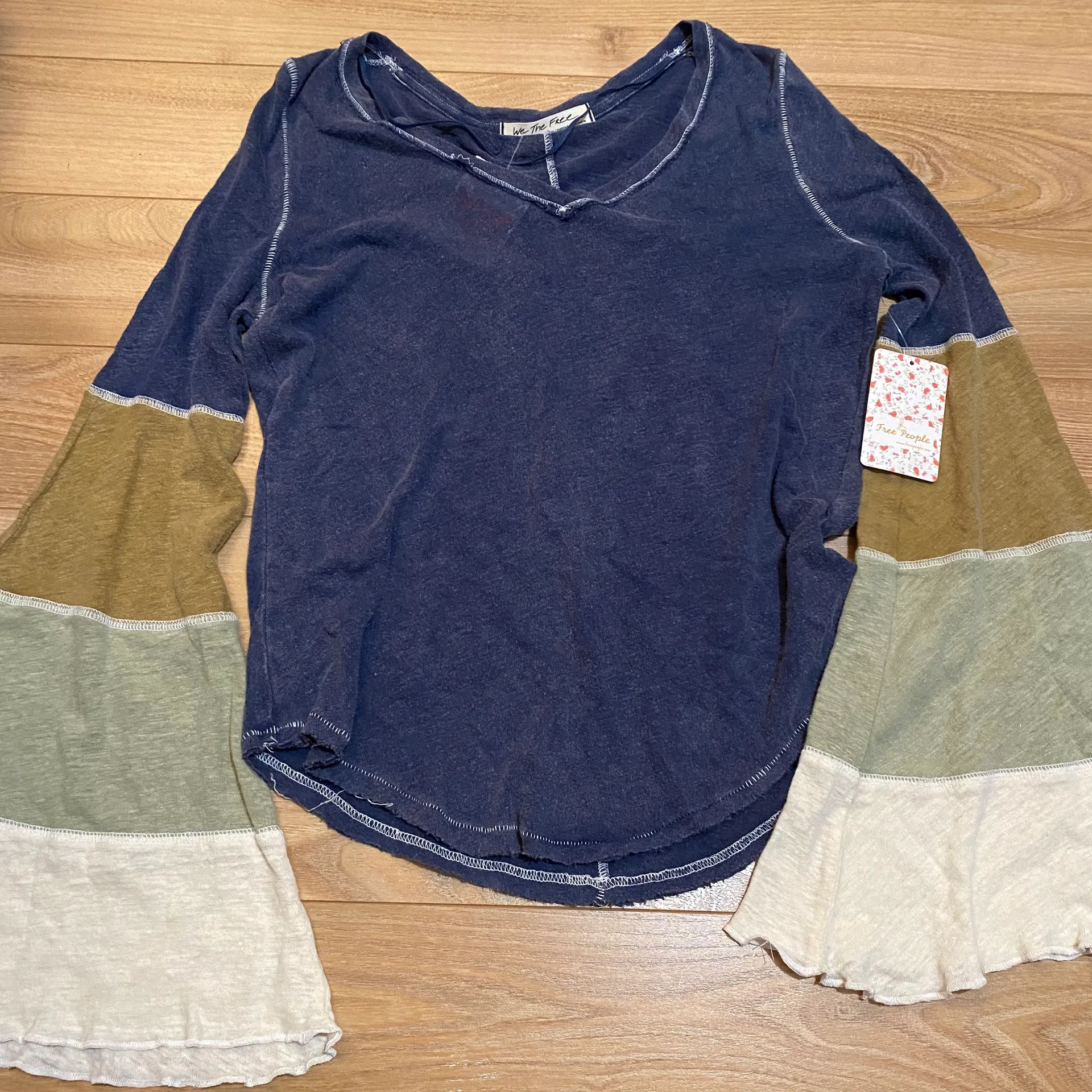 NWT  Spread your wings bell sleeve shirt size XS - Image 3