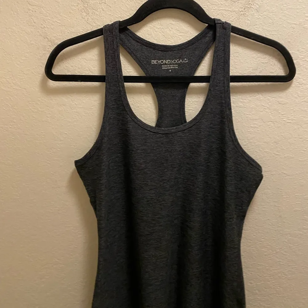 Beyond Yoga Grey Racerback Tank Size Small - Image 3