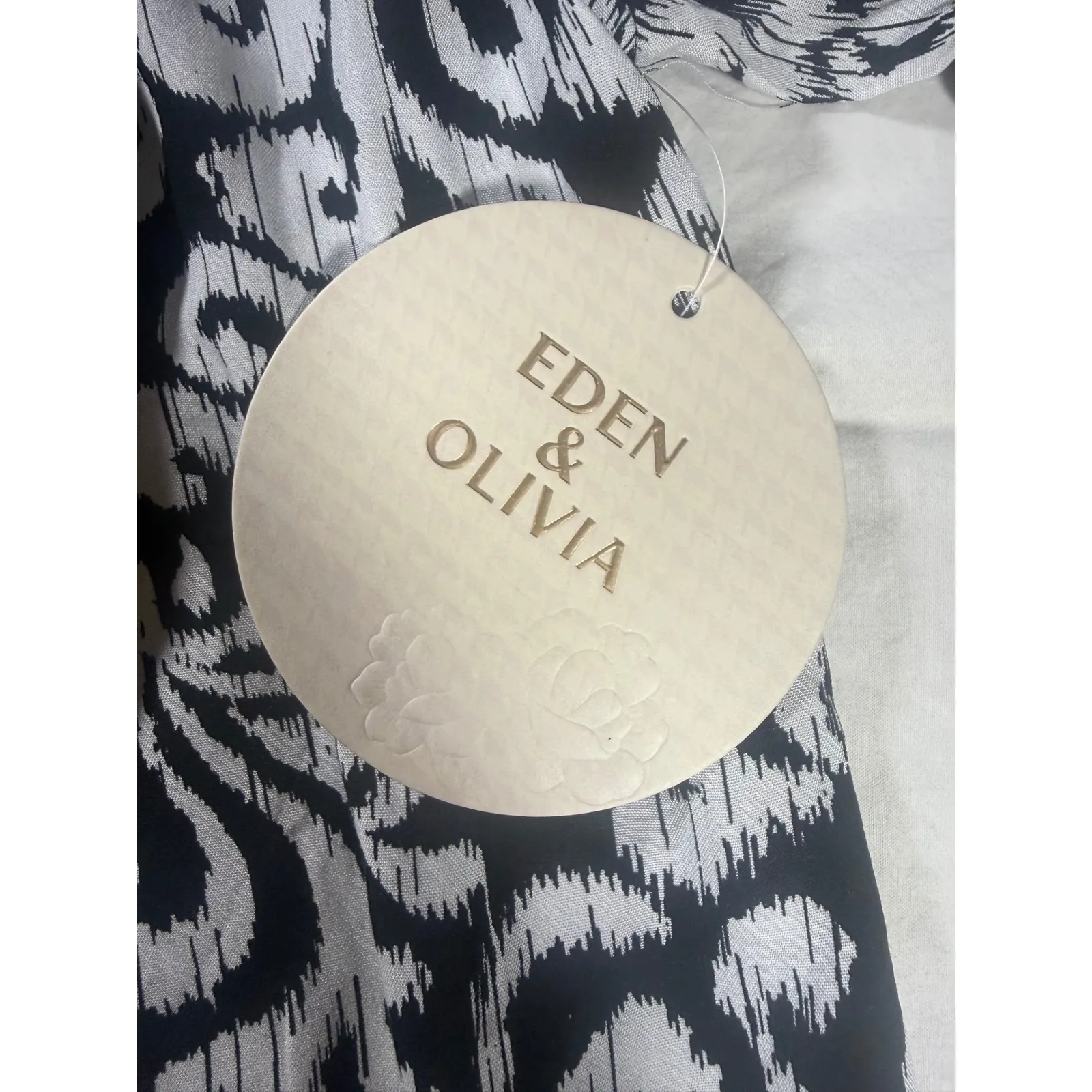 EDEN & OLIVIA Black White Ikat Off The Shoulder Puff Sleeve Top - Image 2