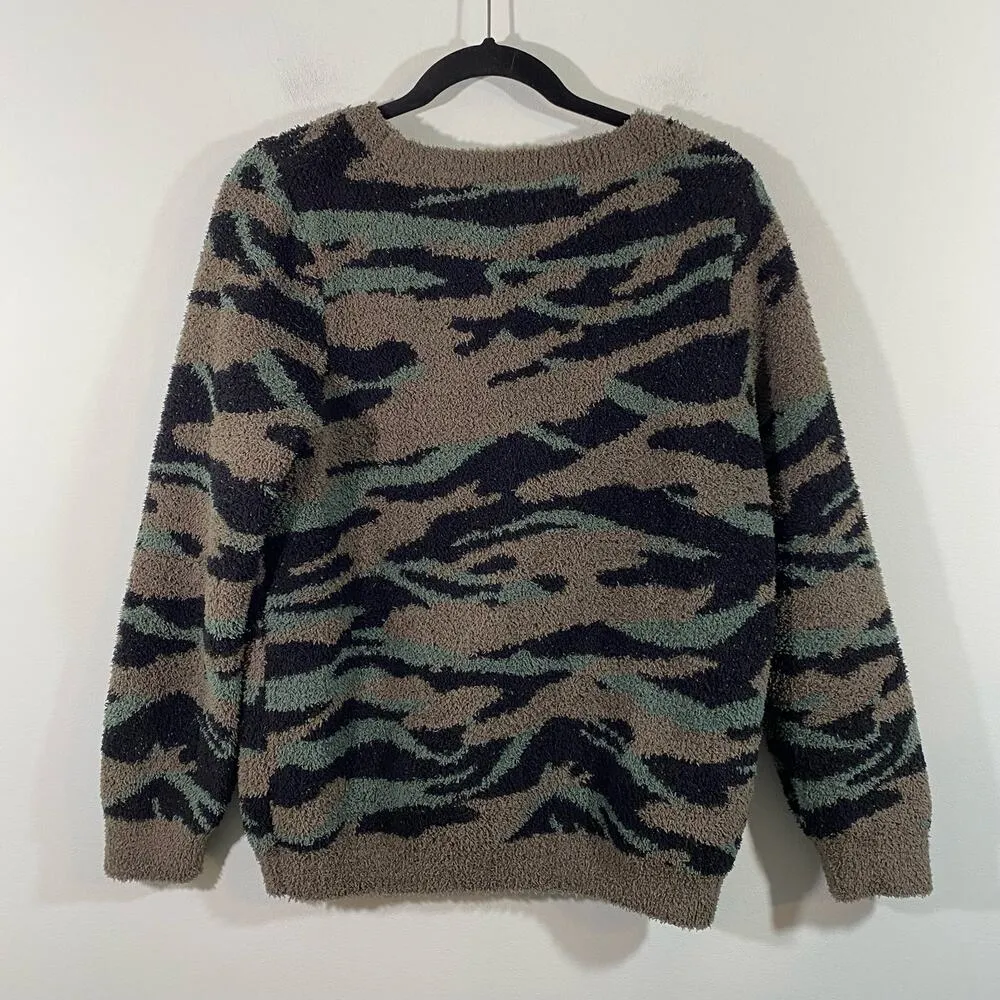 Barefoot Dreams Cozy Chic Women's Green Camo Fuzzy Pullover Sweater Size M - Image 8
