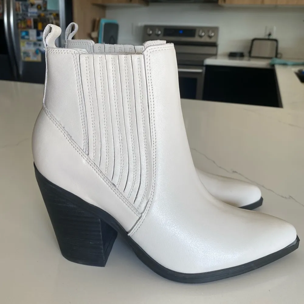 NWOT Marc Fisher Women's Matter Block Heel White Pointed Toe Booties Ankle Boots - Image 3