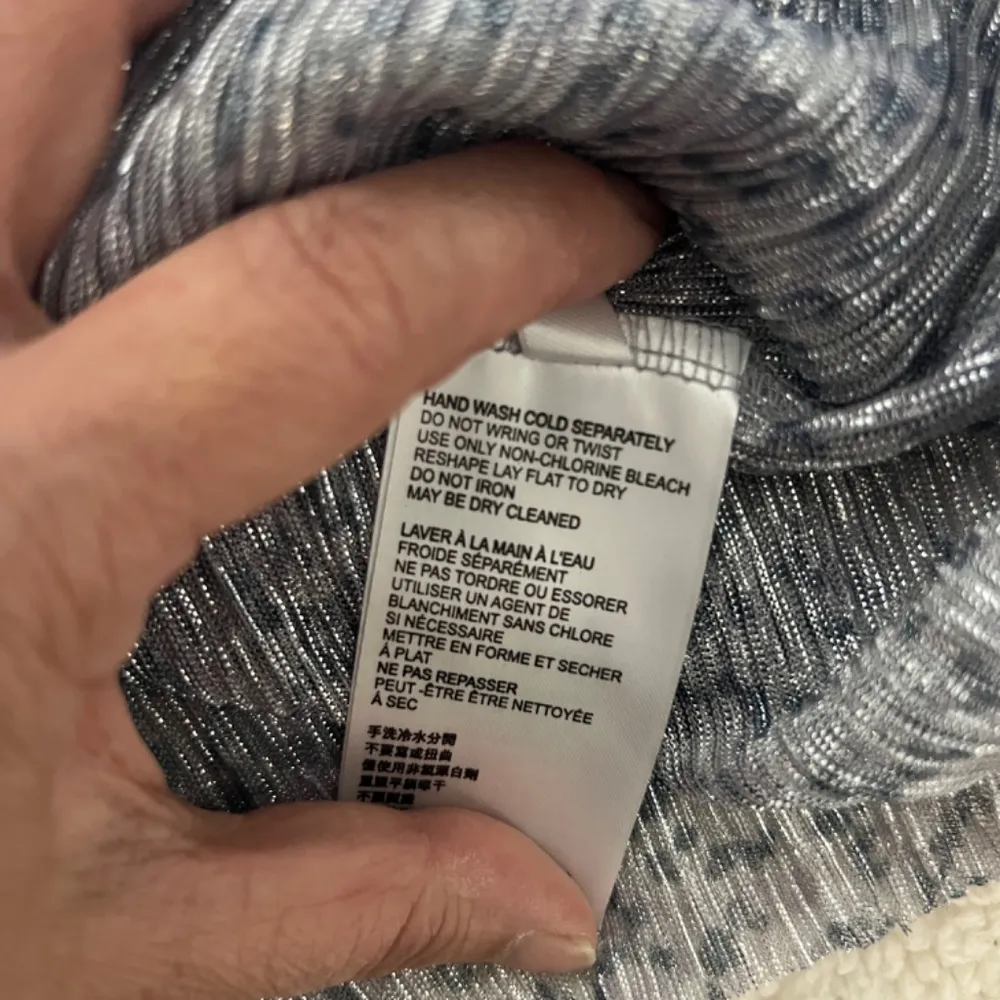 Anthropologie Women's Lavender Silver Shimmer Metallic Tank Top Lightweight Sz M - Image 6