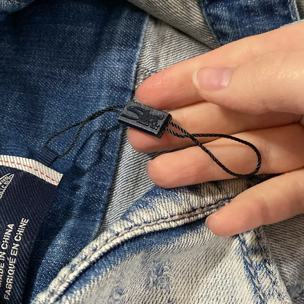 New Silver Jeans dip dye distressed light wash denim vest with fringe hem sz M - Image 13