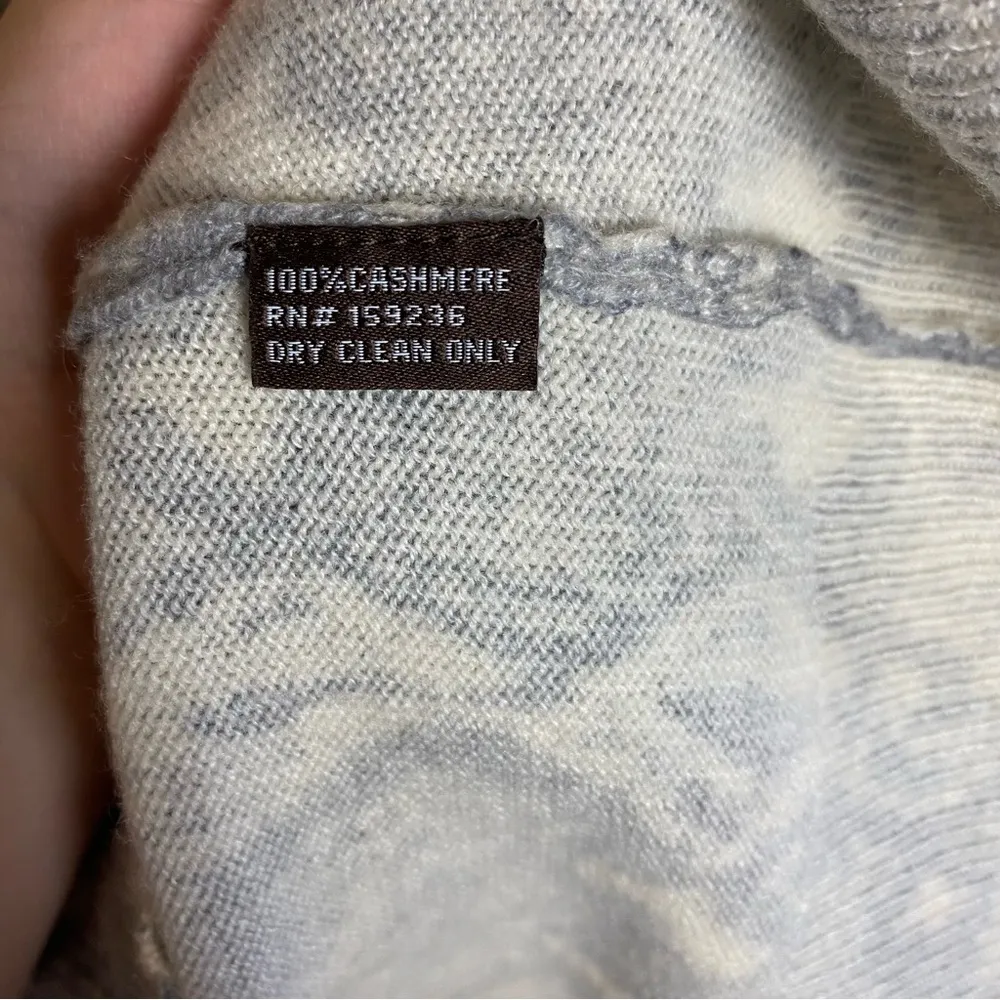 J. Mclaughlin Women's 100% Cashmere Gray White Python Skin Printed Crew Sweater - Image 2