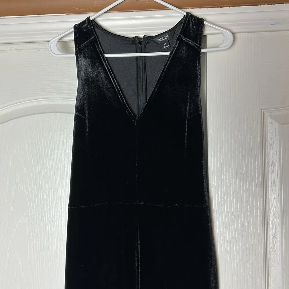 SIMPLY VERA WANG BLACK VELVET V NECK WIDE LEG JUMPSUIT Size M - Image 2