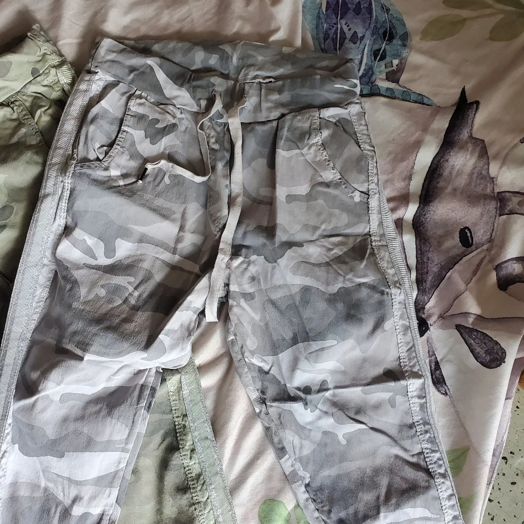 2 pairs of camo skinny stretchy pants one gray ,one green size 2 women's - Image 3