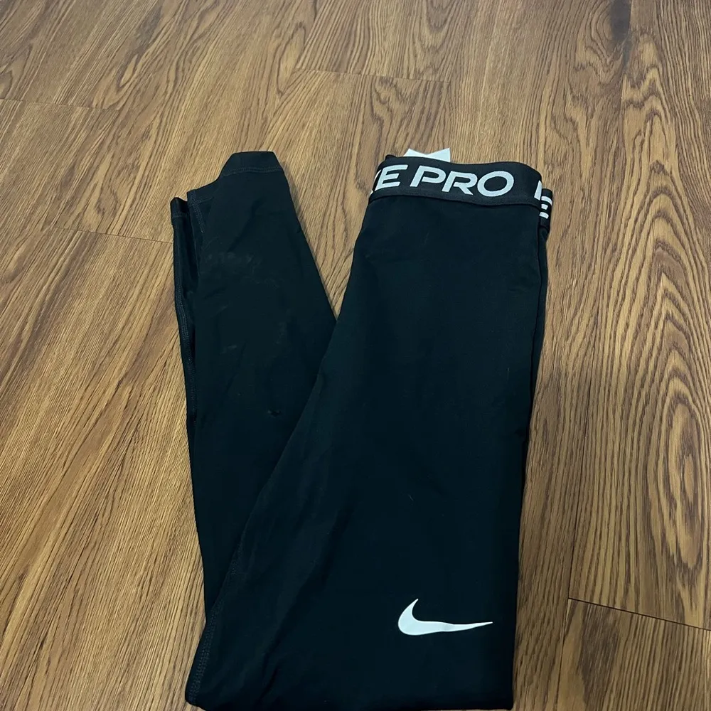 FLAWED Nike Black Pro 365 7/8 Length Leggings Size XS - Image 2