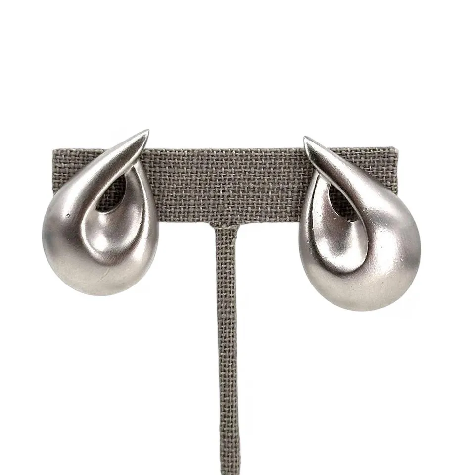 Monet Clip On Earrings Brushed Satin Silver Tone Teardrop Shape Vintage - Image 4