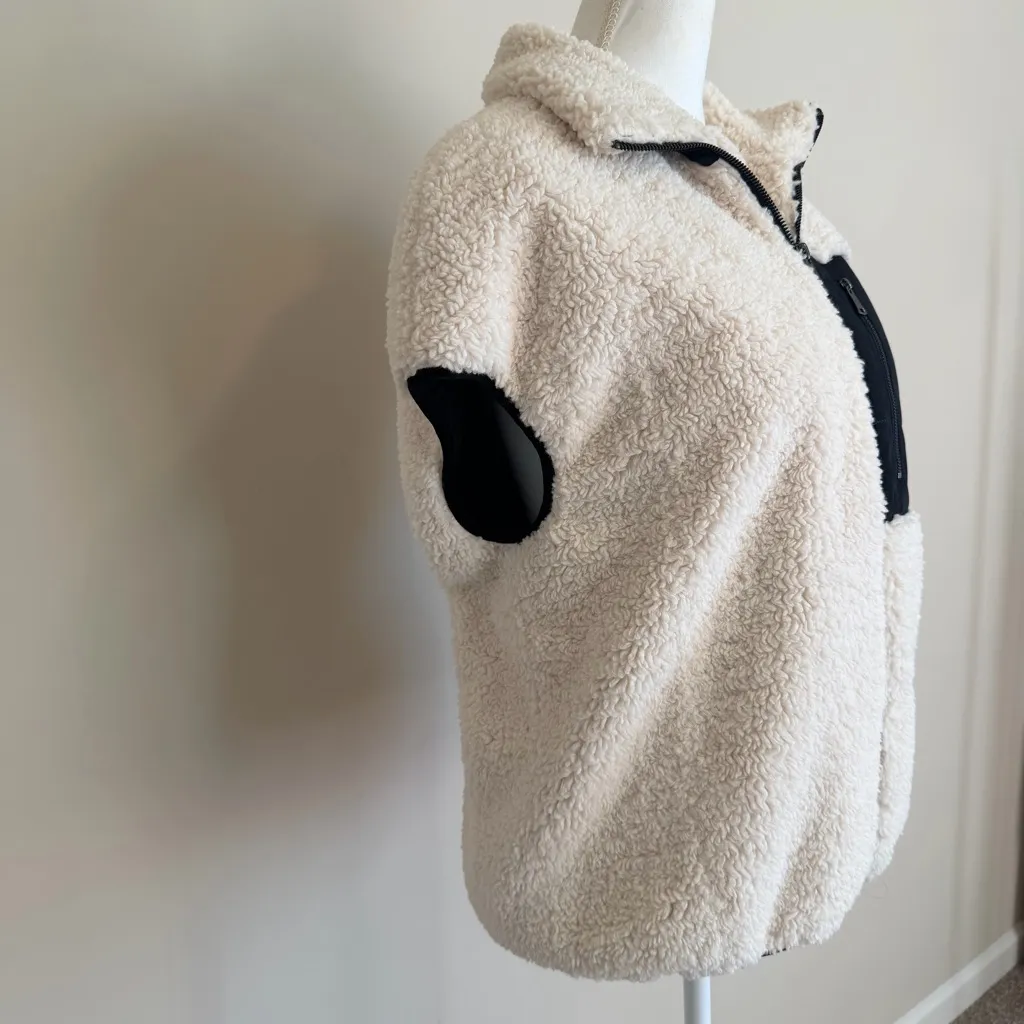 Adrienne Landau women's faux Sherpa vest in ivory and black size medium - Image 7