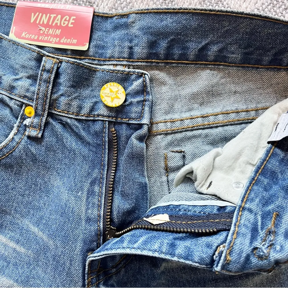 JL Vintage Women’s High Rise Distressed Korean Blue Denim Cropped Jeans 28 NWT - Image 8