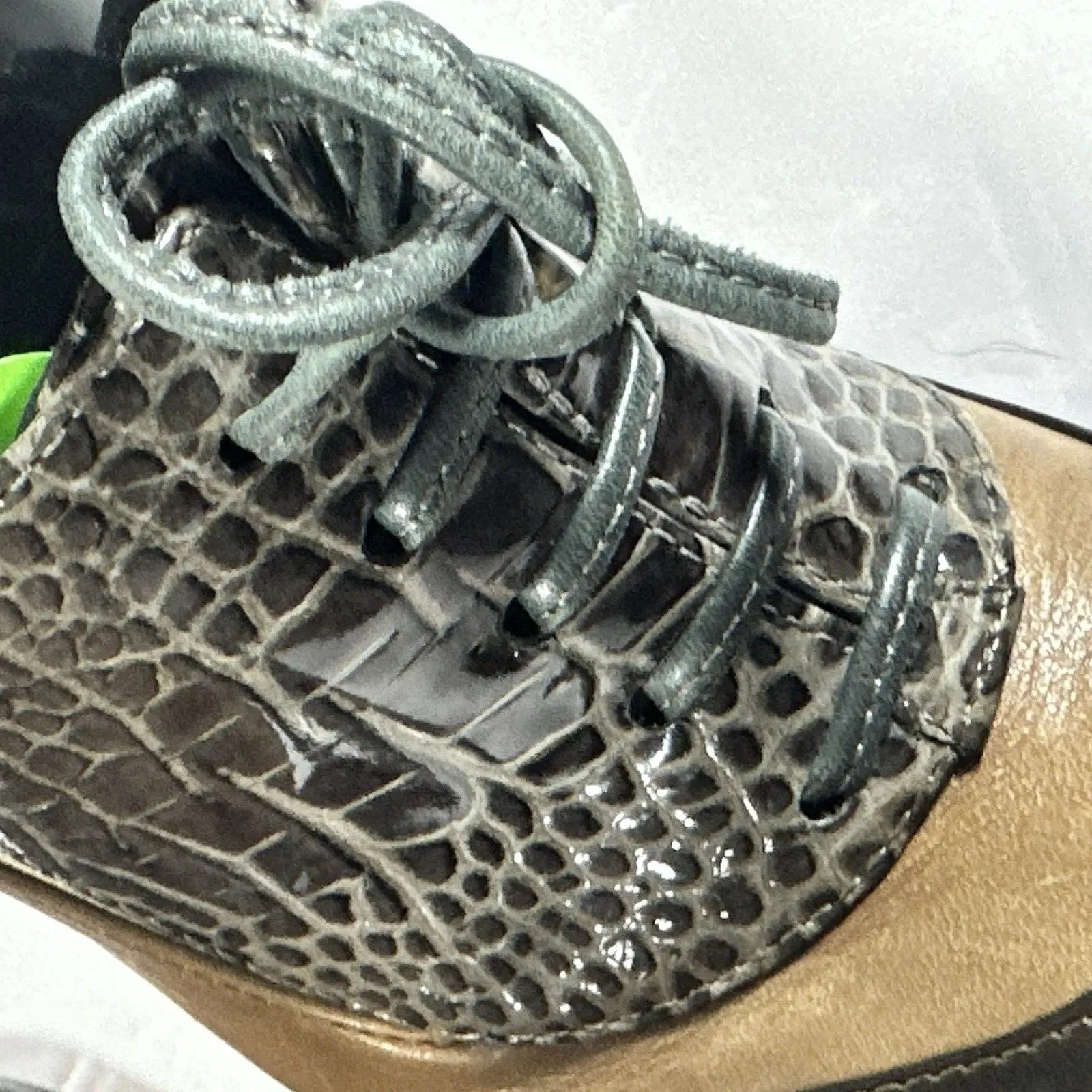 BCBGMAXAZRIA Leather Shooties Heels 6B Brown Faux Croc Lace Up Mixed Media - Image 10