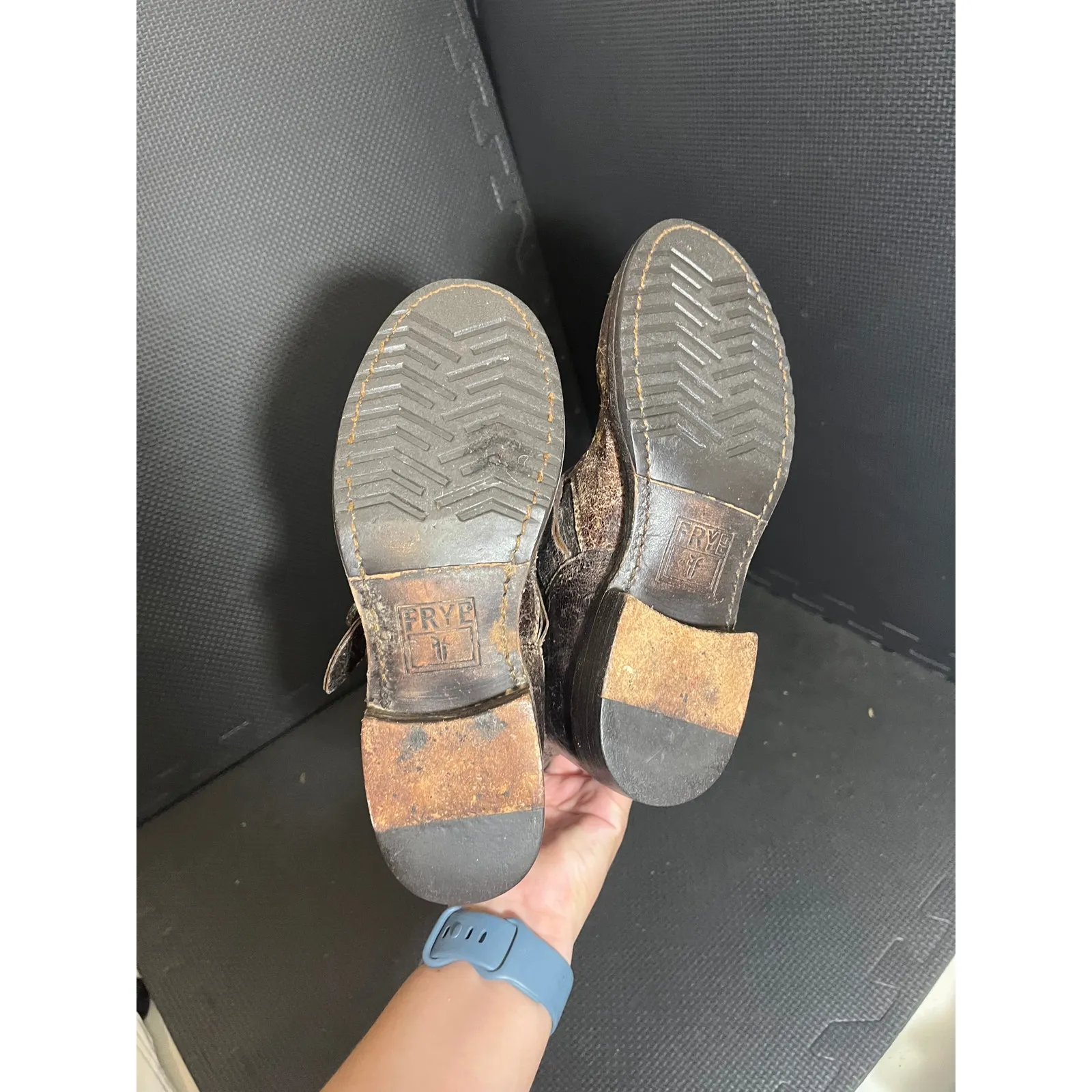 Women’s FRYE distressed Veronica‎ short boot brown leather moto shoes size 6B - Image 6