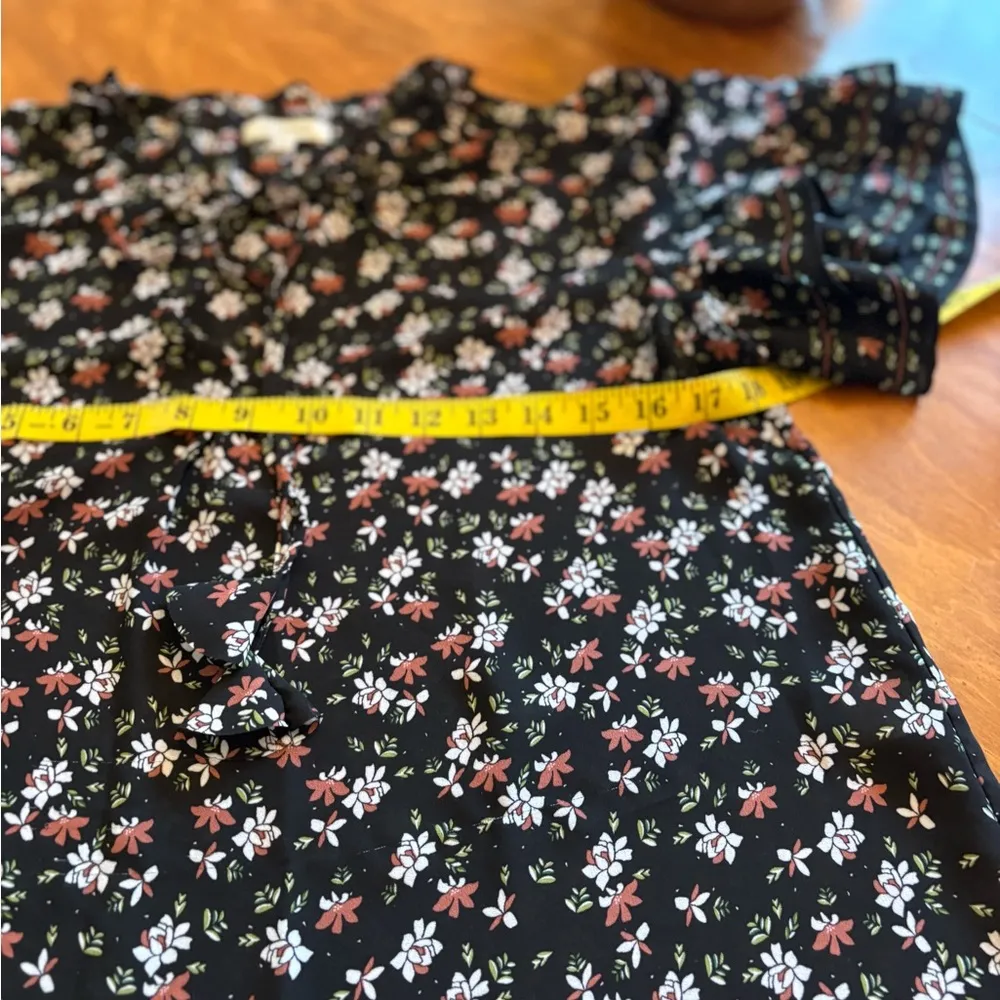 Max Studio Black and White Flutter Sleeve Blouse - Image 8