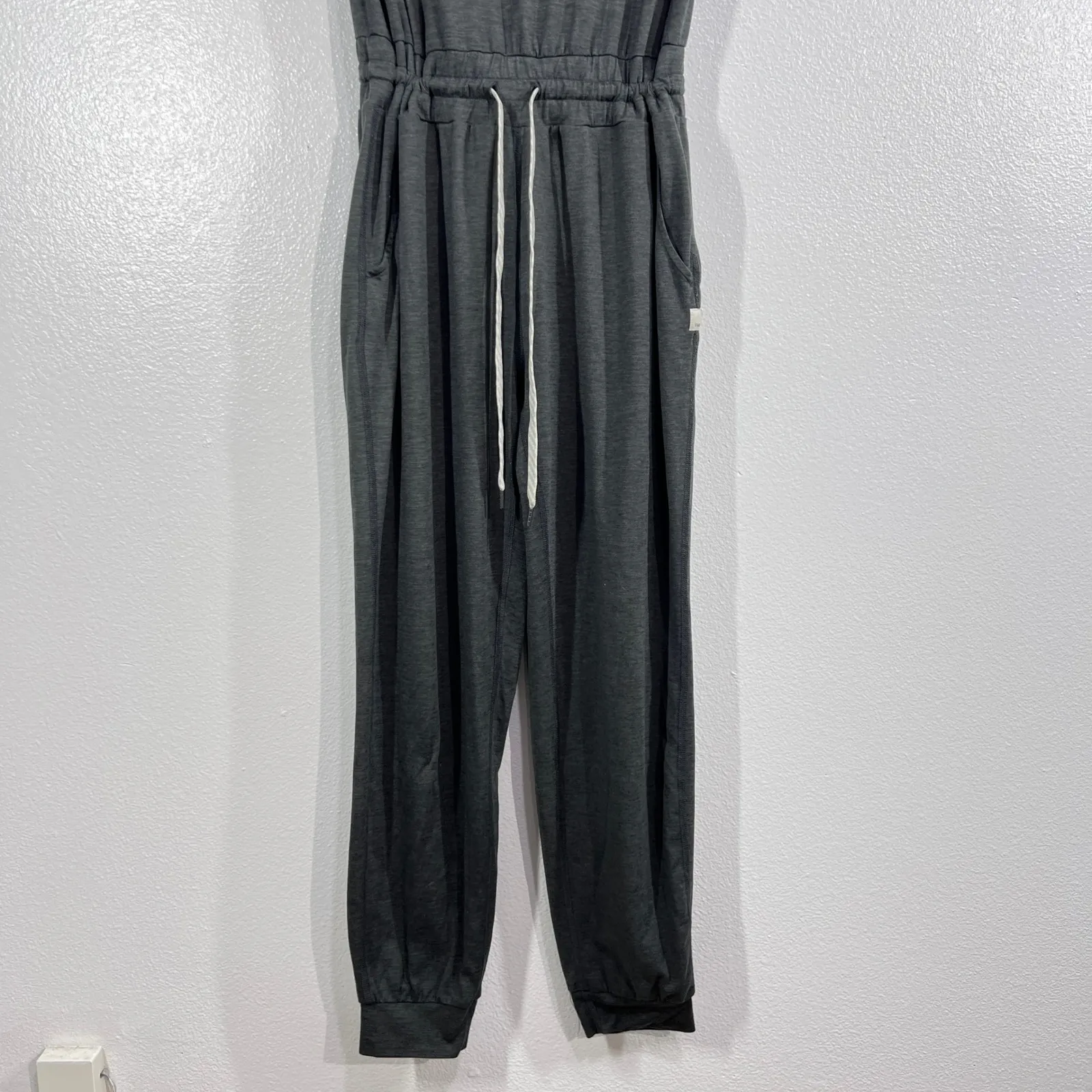 Vuori Halo‎ Essential Jumpsuit Charcoal Gray Size Small Soft Stretch Lounge Fit - Image 7