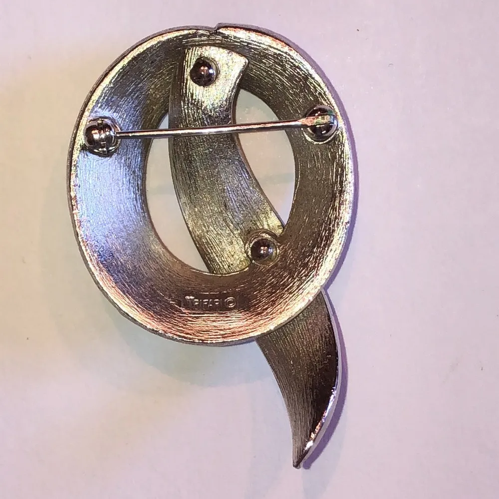 Trifari Crown Textured Silver Tone Vintage Retro Brooch Shoulder Pin - Image 5