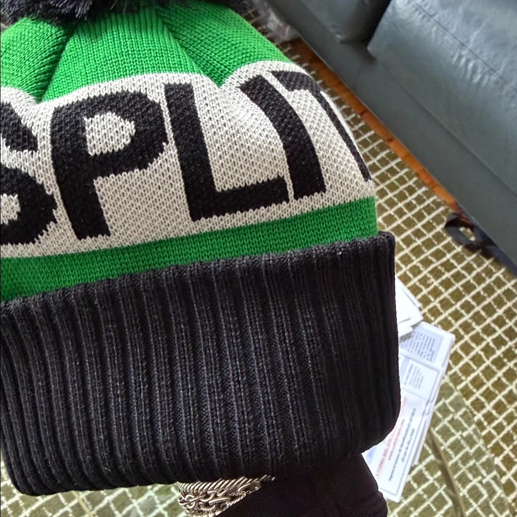 Split59 Winter Pom Pom Beanie - Image 6