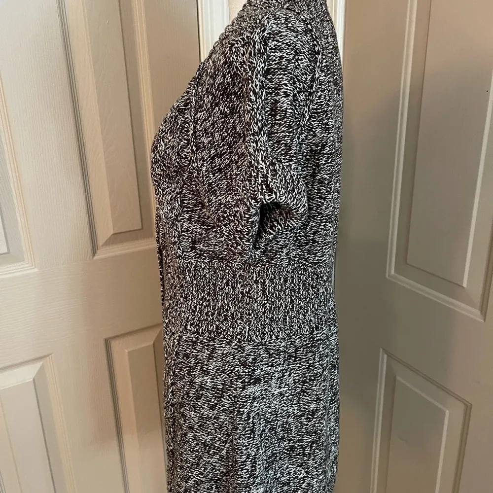 Josephine short sleeve fitted black & white knit cardigan w/2 metal buttons Sz M Size M - Image 3