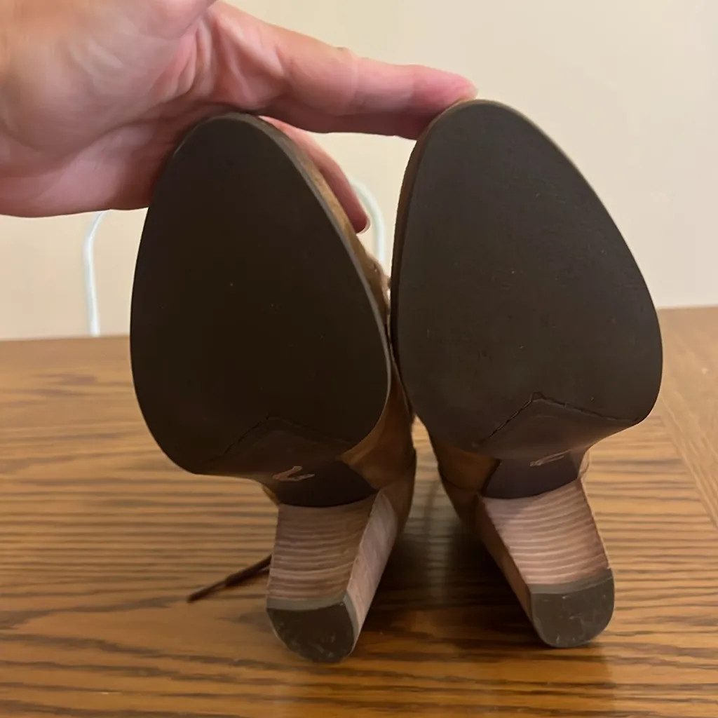 UGG Brown Suede Ankle Boots with Fur Lining - Image 4