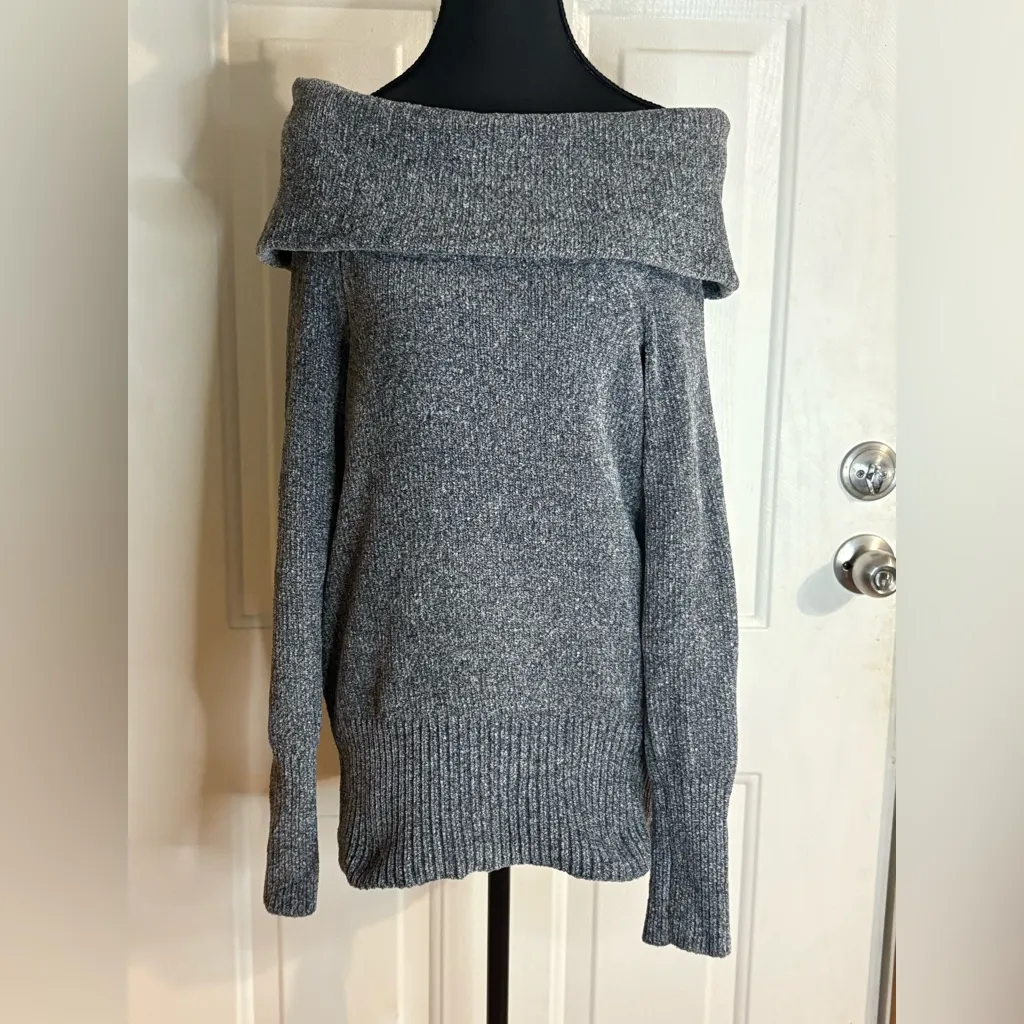 White House Black Market - NWT off-the-shoulder chenille sweater. Size Small - Image 2