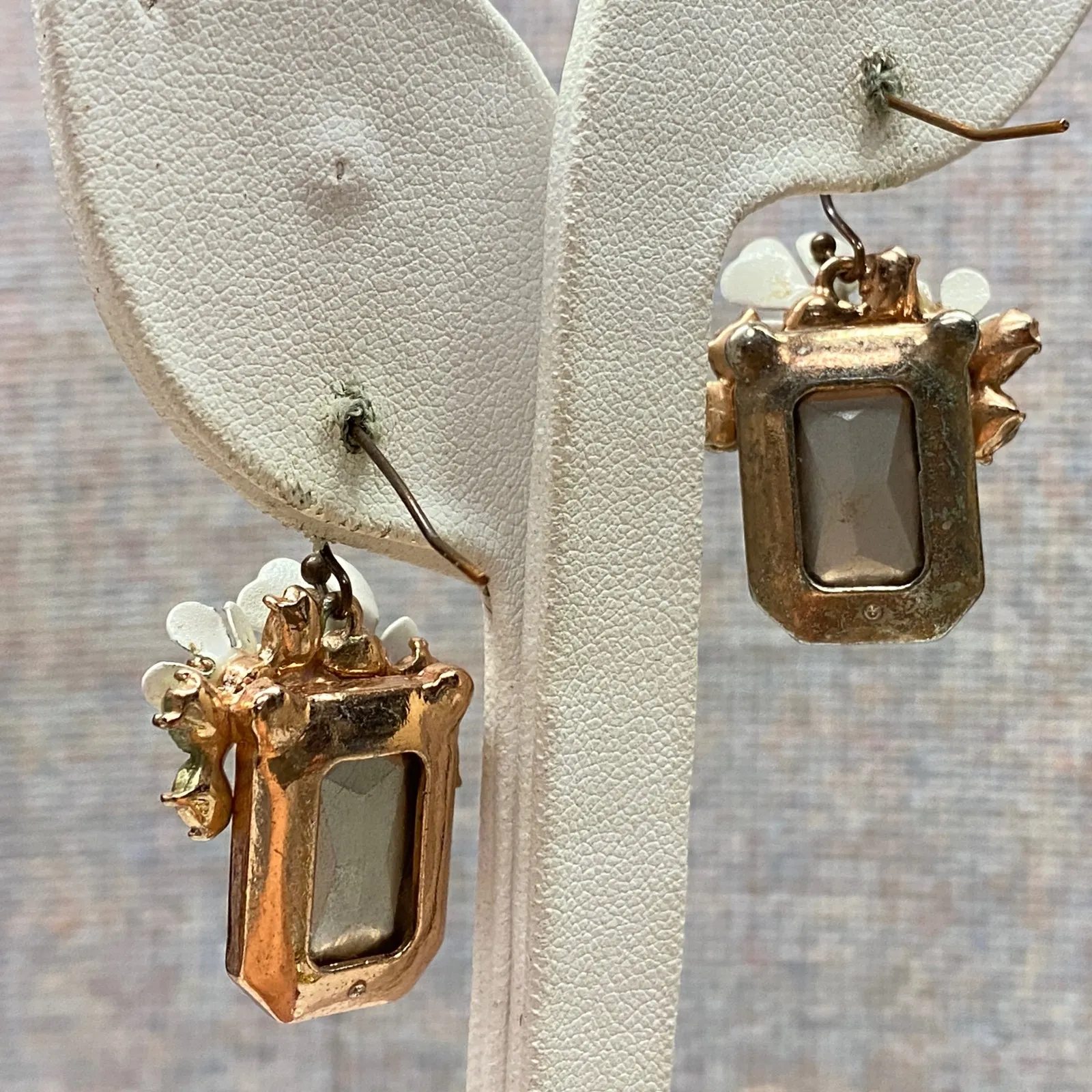 Iridescent Faceted Gem White Flower Accent Whimsical Fairycore Dangle Earrings Purple - Image 4