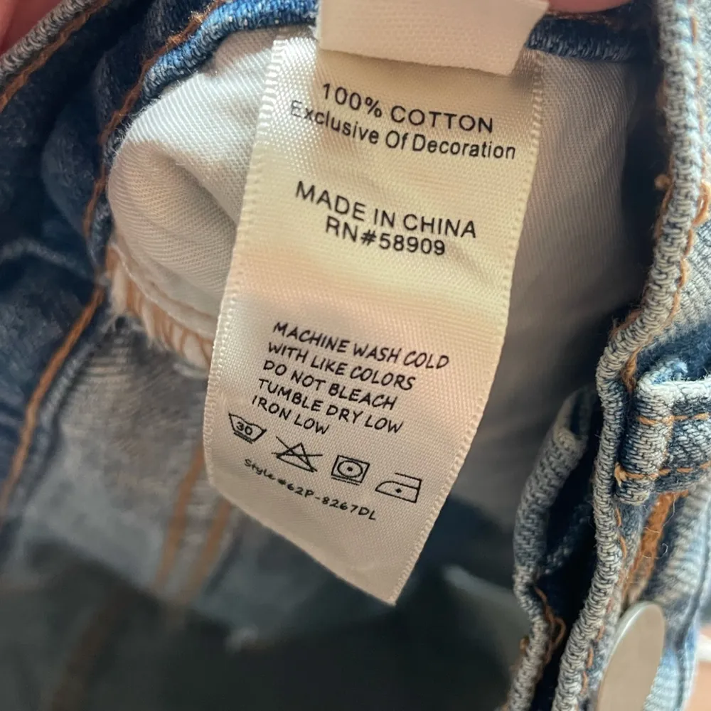 Chelsea & Violet Floral Frayed Hem Denim Shorts Size 25 - Image 5